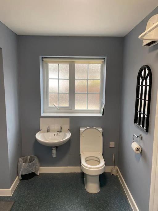 Villa 2 Bed House Sleeps 4-5 Liverpool Exterior foto