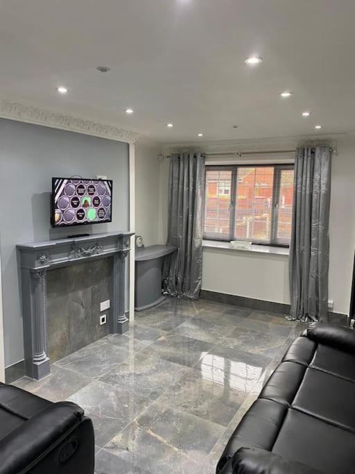 Villa 2 Bed House Sleeps 4-5 Liverpool Exterior foto